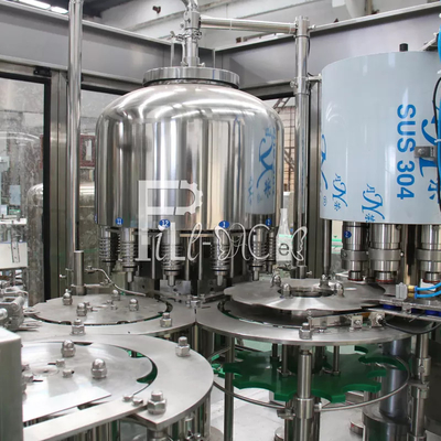 Linha de produção plástica Monoblock da água mineral da garrafa 4000BPH 2L que enxágua tampar de enchimento fornecedor
