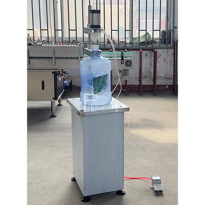 Garrafa plástica automática 3 galões 5 galões equipamento tampando da máquina da água engarrafada de 20 litros para a máquina de enchimento do galão fornecedor