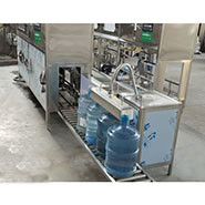 Linha de enchimento do galão sanitário de 18.9L Monoblock 120 BPH fornecedor