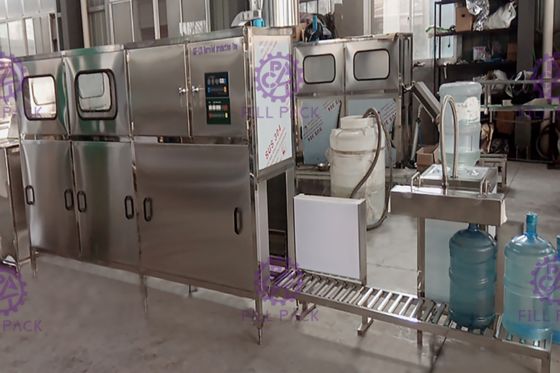 Uma estrada 120 BPH máquina de enchimento da água de 5 galões fornecedor