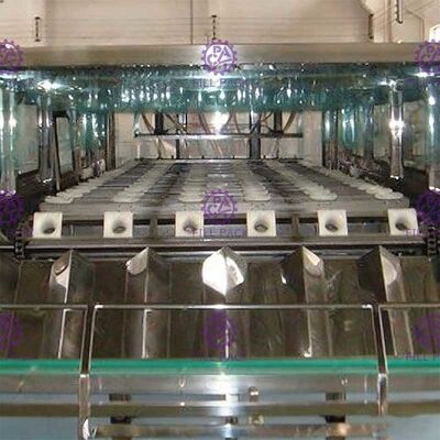 Máquina de enchimento elétrica do galão 1500BPH com elevador do tampão fornecedor