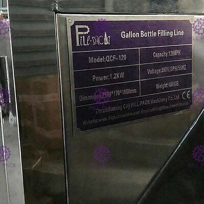 SUS de alimentação de levantamento 304 do automóvel linha de enchimento do galão de 120 BPH fornecedor