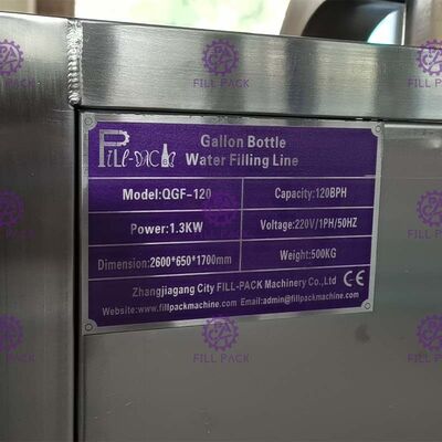 3.4*0.78*1.95m 3 em 1 linha de enchimento do galão de 120 BPH fornecedor