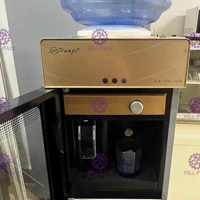 Assoalho que está o distribuidor elétrico frio quente da água potável 220v com esterilizador uv fornecedor