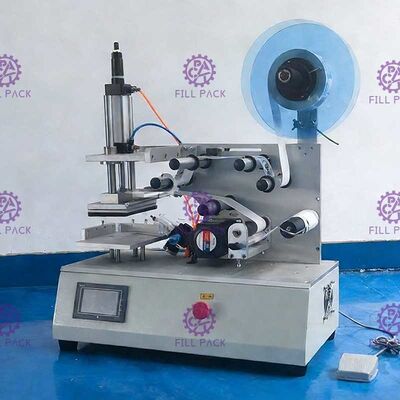 O Labeller liso da garrafa do quadrado semiautomático range o único equipamento esparadrapo da máquina de etiquetas da etiqueta dos lados laterais ou dobro fornecedor