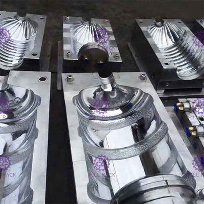 Uma máquina plástica da fabricação da garrafa do calefator 120BPH fornecedor