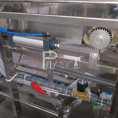 Sus 316 máquina de enchimento do jarro do galão 3 200BPH com suporte de garrafa fornecedor