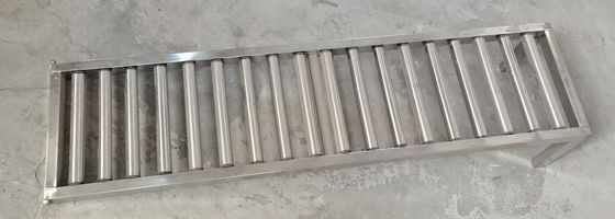 Materiais de consumo da estação de tratamento de água do galão do transporte de rolo para a linha de produção da garrafa do galão fornecedor