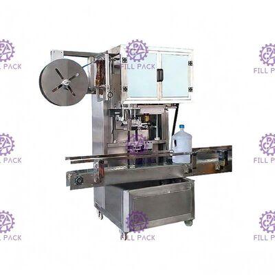 Um Labeler principal bonde da garrafa redonda da luva do tampão